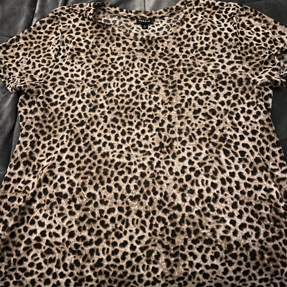 Torrid size 3 animal print sheer short sleeve shirt